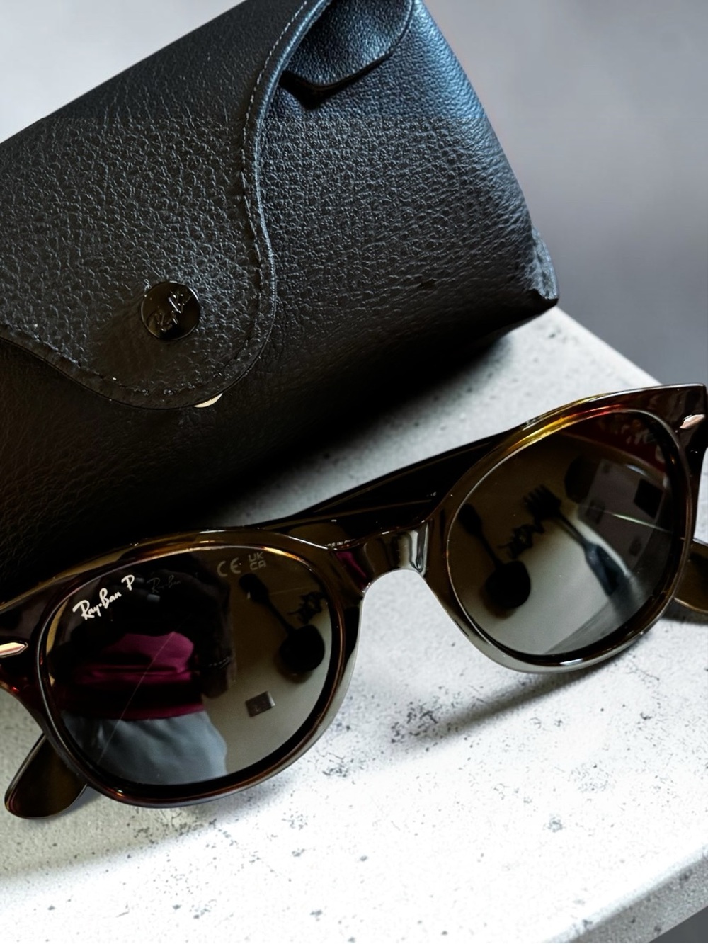 RAY-BAN RB 4141 (Rounded Wayfarer Style)
In Light Havana w/ Polarized Green Lens - Picture 9 of 9